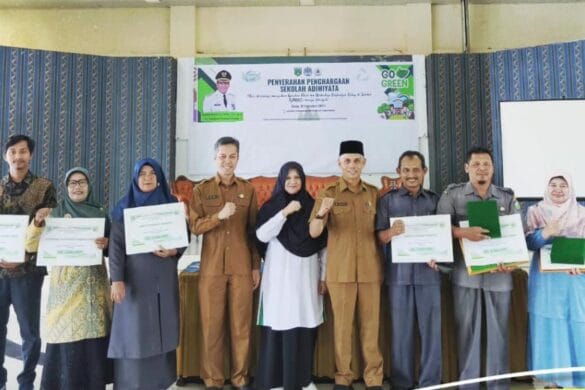 Puluhan Sekolah di Padang Panjang Terima Penghargaan Adiwiyata