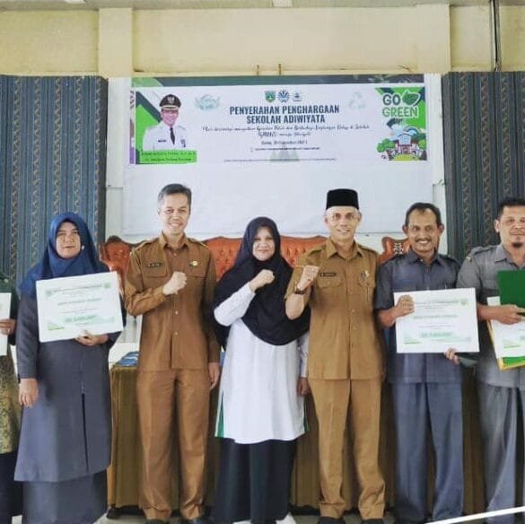 Puluhan Sekolah di Padang Panjang Terima Penghargaan Adiwiyata