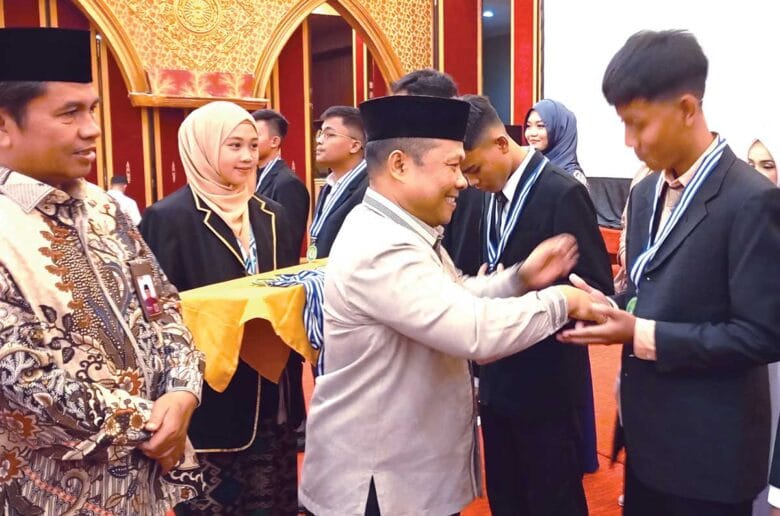 Dihadiri Kakan Kemenag H. Edy Oktafiandi, Acara Perpisahan Siswa MAN 1 Padang Berlangsung Meriah