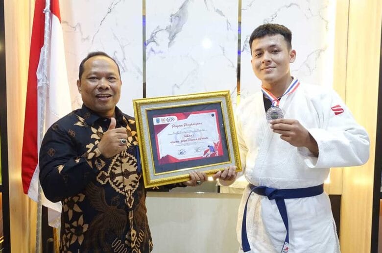 Hebat! Siswa MAN 1 Padang Raih Juara di Kejurnas Sambo Hebat! Siswa MAN 1 Padang Raih Juara di Kejurnas Sambo