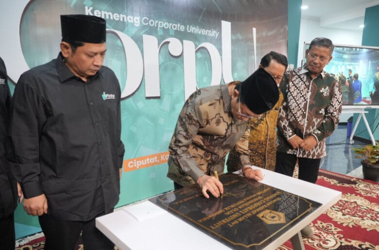 Menag Rilis Pusat Informasi Strategi Kebijakan Keagamaan dan Kemenag Corpu
Menag Rilis Pusat Informasi Strategi Kebijakan Keagamaan dan Kemenag Corpu