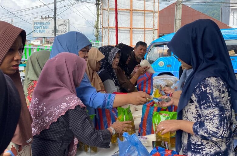 Operasi Pasar Murah Di Padang Panjang Diserbu Warga