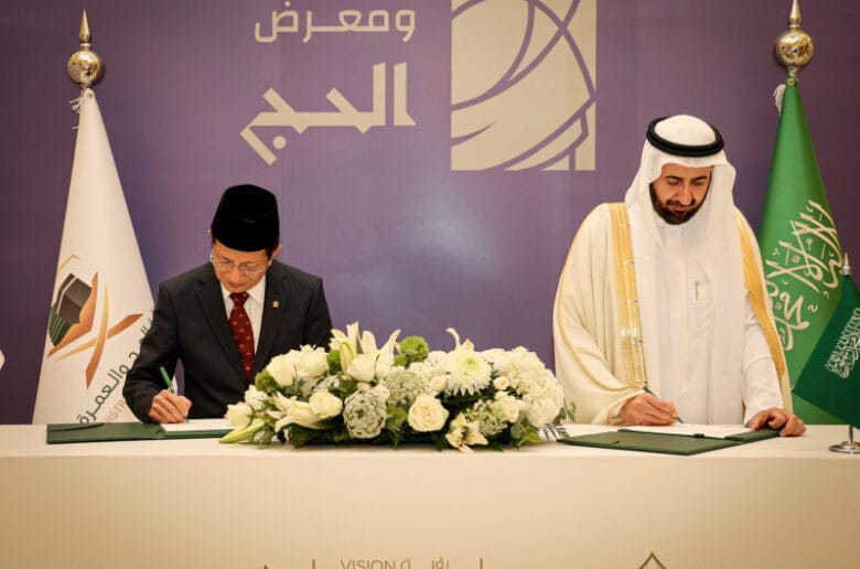 Tandatangani MoU, Indonesia akan Berangkatkan 221 Ribu Jemaah pada Operasional
Tandatangani MoU, Indonesia akan Berangkatkan 221 Ribu Jemaah pada Operasional Haji 2025