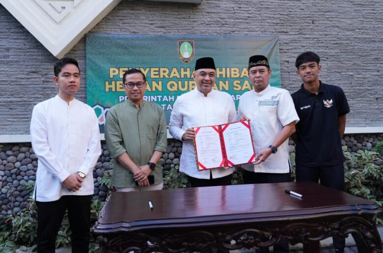Tim U-16 Indonesia Shalat Idul Adha dan Sumbang Hewan Kurban Tim U-16 Indonesia Shalat Idul Adha dan Sumbang Hewan Kurban di Solo