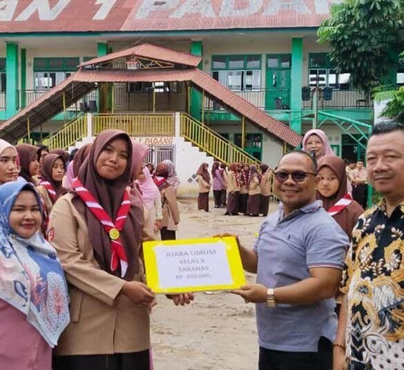 Tutup Tahun Pelajaran 2023-2024 di MAN 1 Padang, Juara Umum Dapat Reward dari Kepala Madrasah