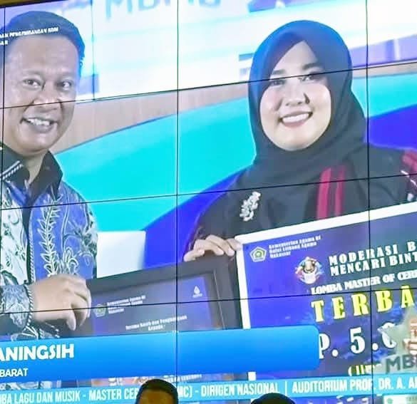 Guru MTsN 1 Padang, Febraningsih Raih Juara 1 Lomba MC Nasional dan Bintang Moderasi Beragama 2024