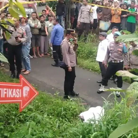 BREAKING NEWS: Mayat Perempuan Terbungkus Karung Ditemukan di Tanah Datar