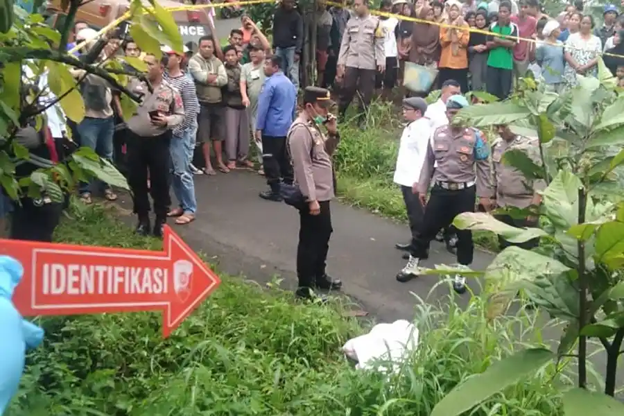 Penemuan mayat perempuan terbungkus karung di Tanah Datar. (Ist.)