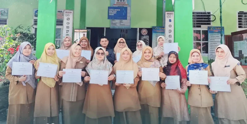 Sebanyak 40 guru SMAN 3 Padang Panjang menuntaskan pelatihan Google Workspace.