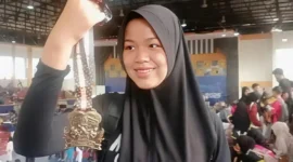 Siswi MAN 3 Padang, Aqila Ferialdina Putri, sukses meraih medali emas di Kejuaraan Nasional Taekwondo Championship 2025. (Ist.)