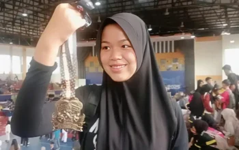 Siswi MAN 3 Padang, Aqila Ferialdina Putri, sukses meraih medali emas di Kejuaraan Nasional Taekwondo Championship 2025.