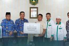 Baznas Salurkan Bantuan Rp33 Juta untuk 11 Korban Bencana Galodo Marapi