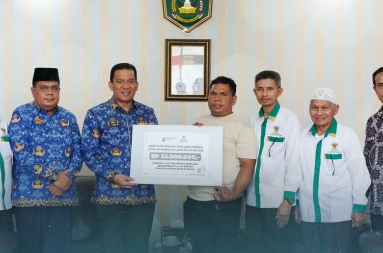 Baznas Salurkan Bantuan Rp33 Juta untuk 11 Korban Bencana Galodo Baznas Salurkan Bantuan Rp33 Juta untuk 11 Korban Bencana Galodo Marapi