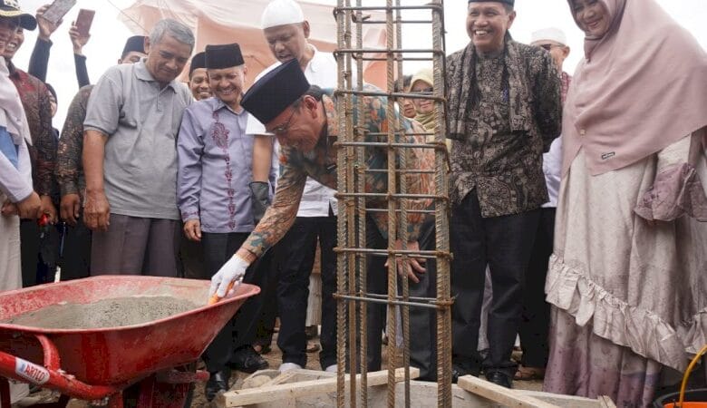 Diresmikan Wawako Maigus Nasir, Warga Piai Tangah Bakal Miliki Masjid Diresmikan Wawako Maigus Nasir, Warga Piai Tangah Bakal Miliki Masjid Baru