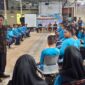 Kakan Kemenag Kota Padang Edy Oktafiandi, saat memberikan pembekalan dengan materi Moderasi Beragama kepada peserta LDKS OSIM MAN 1 Padang, di ABG Water park Lubuk Minturun, Kota Padang.