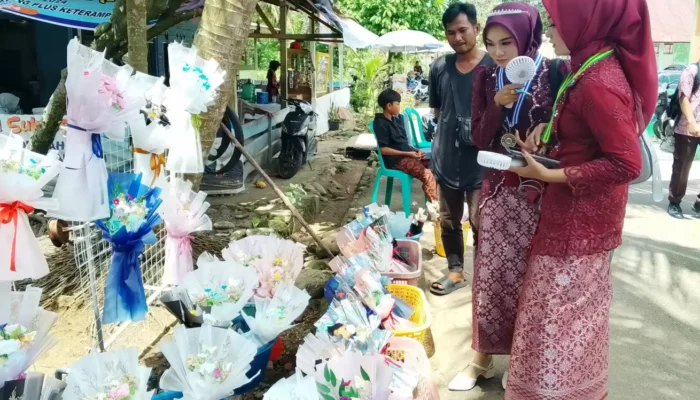 Ziko, Penjual Bunga yang Setia Menemani Momen Bahagia