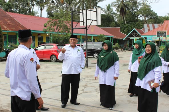 Kemenag Tanah Datar Pastikan Ujian Madrasah di MAN 1 Sesuai SOP