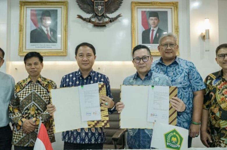 Kemenag dan Lion Air Tandatangani Perjanjian Penerbangan Jemaah Haji 2025
Kemenag dan Lion Air Tandatangani Perjanjian Penerbangan Jemaah Haji 2025