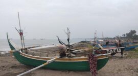 Nelayan Padang Kesulitan Melaut, Produksi Ikan Anjlok Akibat Cuaca Ekstrem