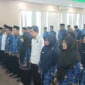 Kakan Kemenag Tanah Datar, H. Amril, mengukuhkan tim pengelola kehumasan, Senin (17/2/2025).