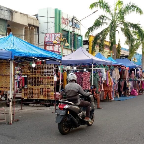 PKL Kembali Berjualan di Permindo Pasca-Bentrokan dengan Satpol PP