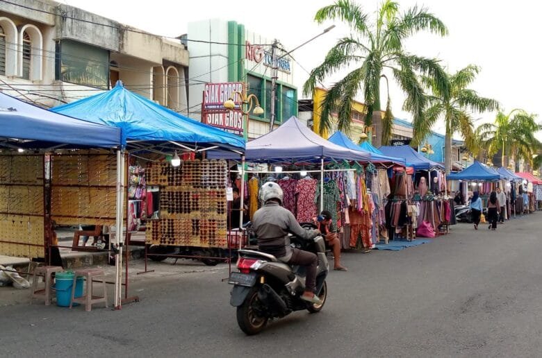 PKL Kembali Berjualan di Permindo Pasca-Bentrokan dengan Satpol PP