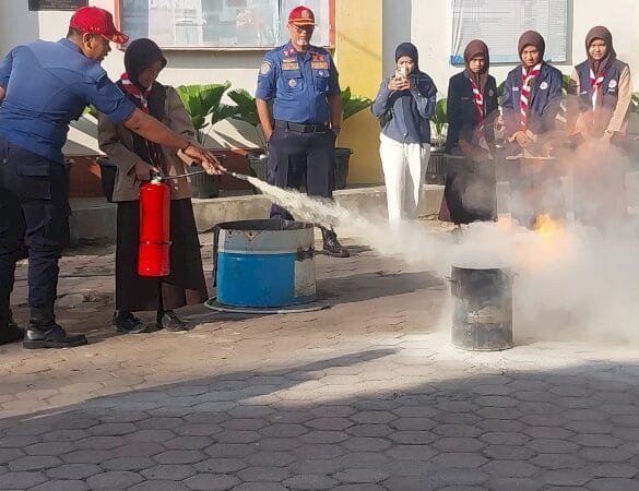 Pemadam Kebakaran Goes to School, Damkar Padang Edukasi Tenaga Pendidik dan Siswa