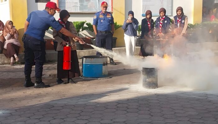 Pemadam Kebakaran Goes to School, Damkar Padang Edukasi Tenaga Pendidik dan Siswa