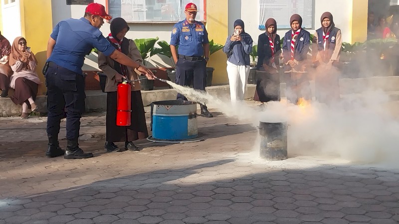 Pemadam Kebakaran Goes to School, Damkar Padang Edukasi Tenaga Pendidik dan Siswa