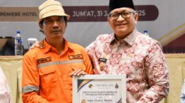 Petugas Kebersihan DLH Padang Raih Hadiah Umroh