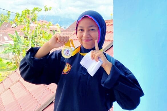Tiara, Siswi MAN 1 Kota Padang Sabet Medali Emas di Kejuaraan Silat Terbuka Antar Pelajar