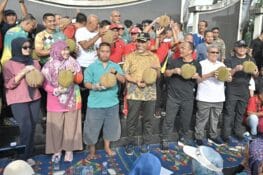 Ribuan Warga ‘Balanjuang’ Durian pada Kegiatan CFD
