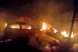 Si Jago Merah Hanguskan Dapur Warga Beserta Mobil dan Becak Motor