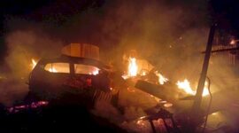Si Jago Merah Hanguskan Dapur Warga Beserta Mobil dan Becak Motor