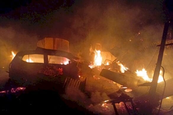 Si Jago Merah Hanguskan Dapur Warga Beserta Mobil dan Becak Motor