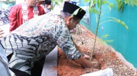 
Tarhib Ramadan, Kemenag Bersih-bersih Masjid dan Tanam Satu Juta Pohon
