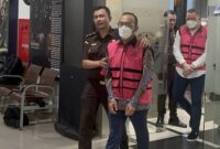 Tersangka kasus dugaan korupsi tata kelola minyak mentah di Pertamina Patra Niaga yang diungkap Kejaksaan Agung, Senin (24/2/2025). (Foto: tirto.id)