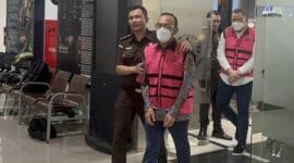 Tersangka kasus dugaan korupsi tata kelola minyak mentah di Pertamina Patra Niaga yang diungkap Kejaksaan Agung, Senin (24/2/2025). (Foto: tirto.id)