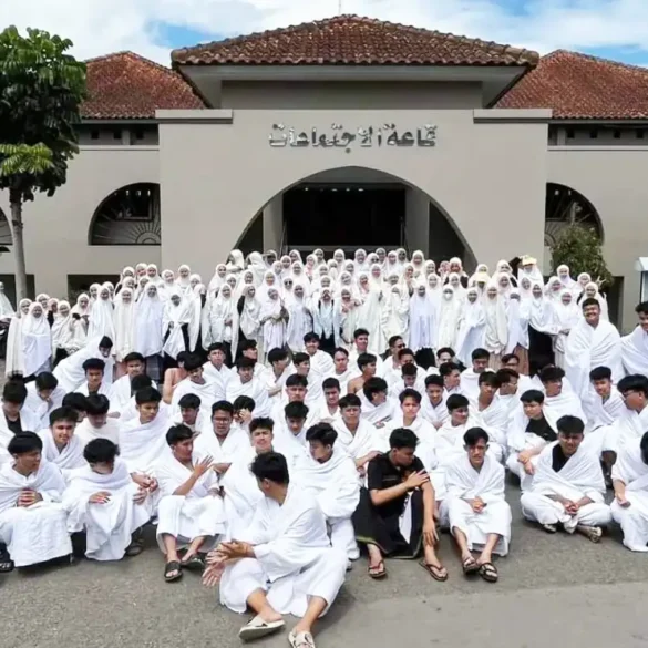 Viral, Santri Ponpes Menabung Sejak SMP untuk Umroh Satu Angkatan