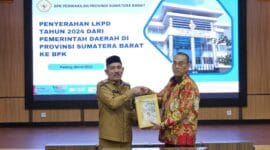 Bupati Safni Serahkan LKPD 2024 ke BPK Sumbar