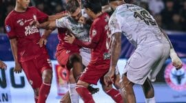 Pertandingan Semen Padang FC vs Persib Bandung di GOR H. Agus Salim, Senin malam (10/3/2025). (IG semenpadangfc)
