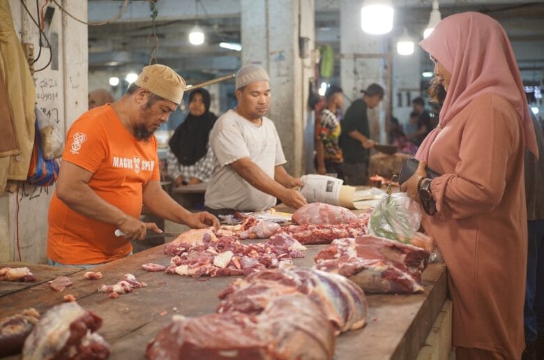 Jelang Ramadan, Daging dan Bumbu Rendang Laris Manis di Pasar Jelang Ramadan, Daging dan Bumbu Rendang Laris Manis di Pasar Pusat