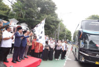 
        Kementerian Agama Lepas Ratusan Peserta Program Mudik Gratis 1446 H/2025 M
    
