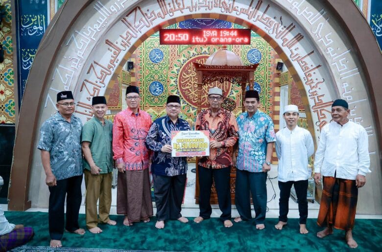 Ketua DPRD Sumbar Ajak Generasi Muda Bijak Bermedia Sosial Ketua DPRD Sumbar Ajak Generasi Muda Bijak Bermedia Sosial
