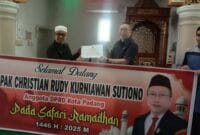 Kunjungi Masjid dan Musala, Christian Rudy Serahkan Hibah dan Serap Aspirasi