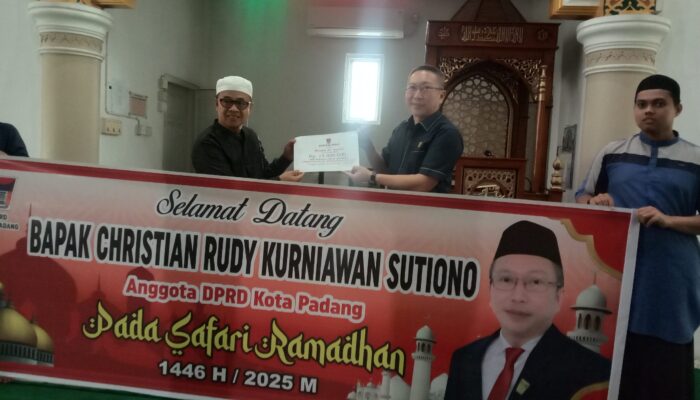 Kunjungi Masjid dan Musala, Christian Rudy Serahkan Hibah dan Serap Aspirasi