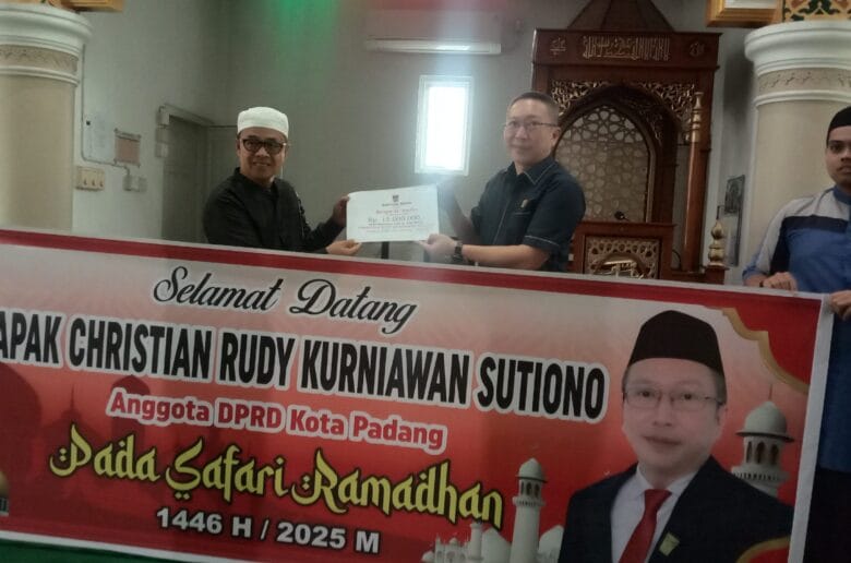 Kunjungi Masjid dan Musala, Christian Rudy Serahkan Hibah dan Serap Kunjungi Masjid dan Musala, Christian Rudy Serahkan Hibah dan Serap Aspirasi