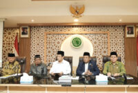 
        Menag Nasaruddin Umar Silaturahim ke MUI, Serahkan Bantuan Rp 3 Miliar
    