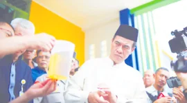 Menteri Pertanian Andi Amran Sulaiman, saat melakukan inspeksi mendadak (sidak) MinyaKIta di Pasar Jaya Lenteng Agung, Jakarta Selatan.