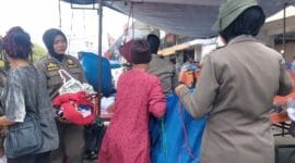 Pedagang di Badan Jalan Pasar Raya Padang Kembali Ditertibkan